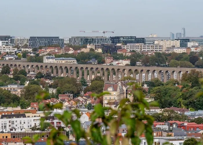 Spacieux, Calme & Rer A Deux Pas, Proche Paris アパート *